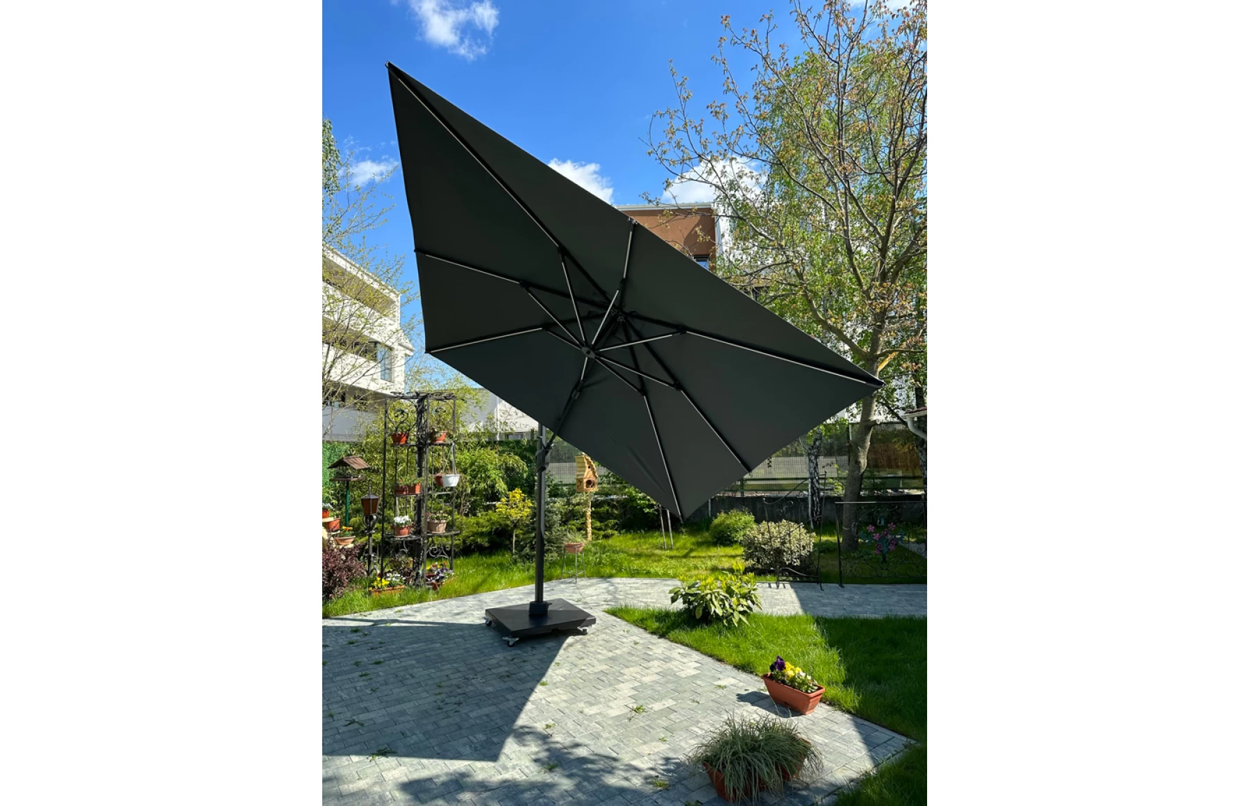 Umbrela de soare 3x3m pentru terasa si gradina, aluminiu, pliabila,cu iluminare LED, culoare gri antracit, include suport de plastic