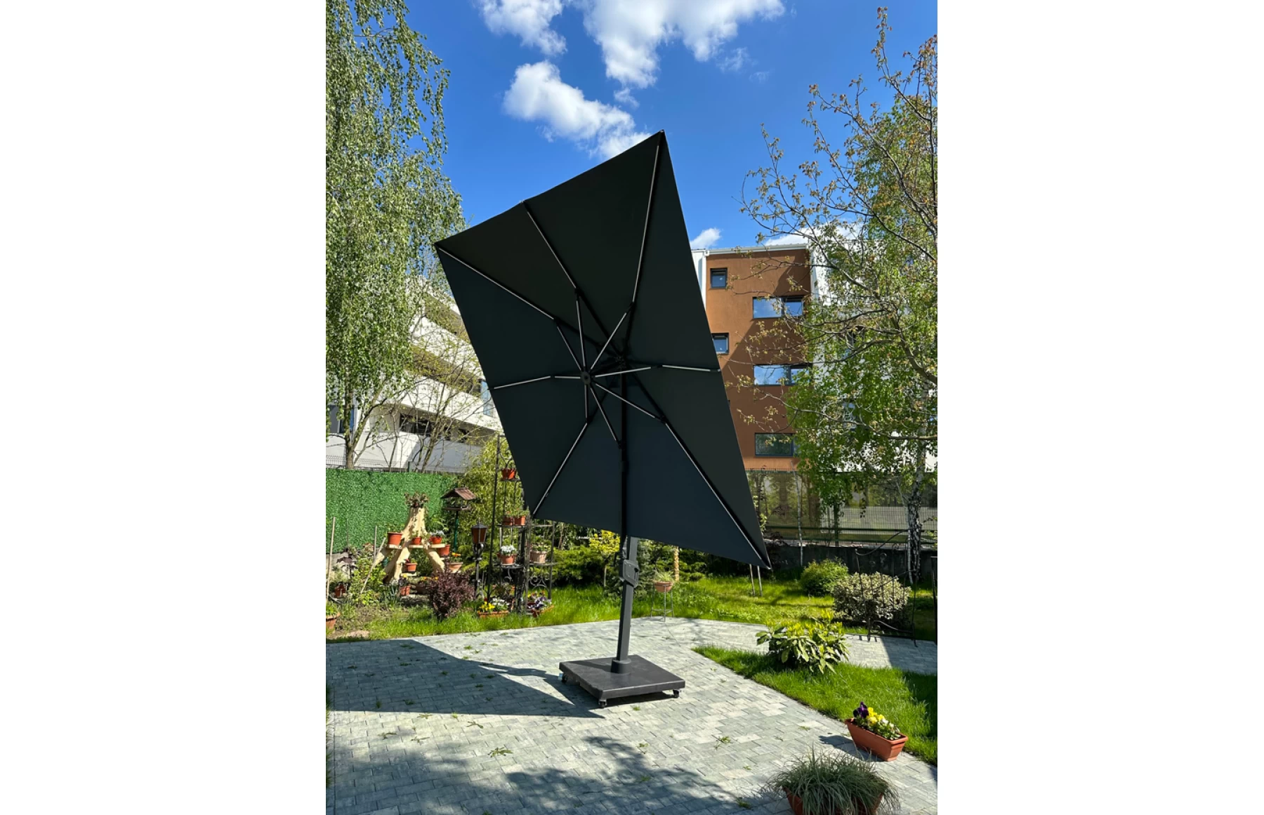 Umbrela de soare 3x3m pentru terasa si gradina, aluminiu, pliabila,cu iluminare LED, culoare gri antracit, include suport de plastic