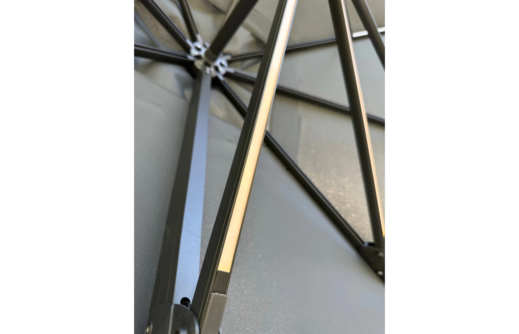 Umbrela de soare 3x3m pentru terasa si gradina, aluminiu, pliabila,cu iluminare LED, culoare gri antracit, include suport de plastic