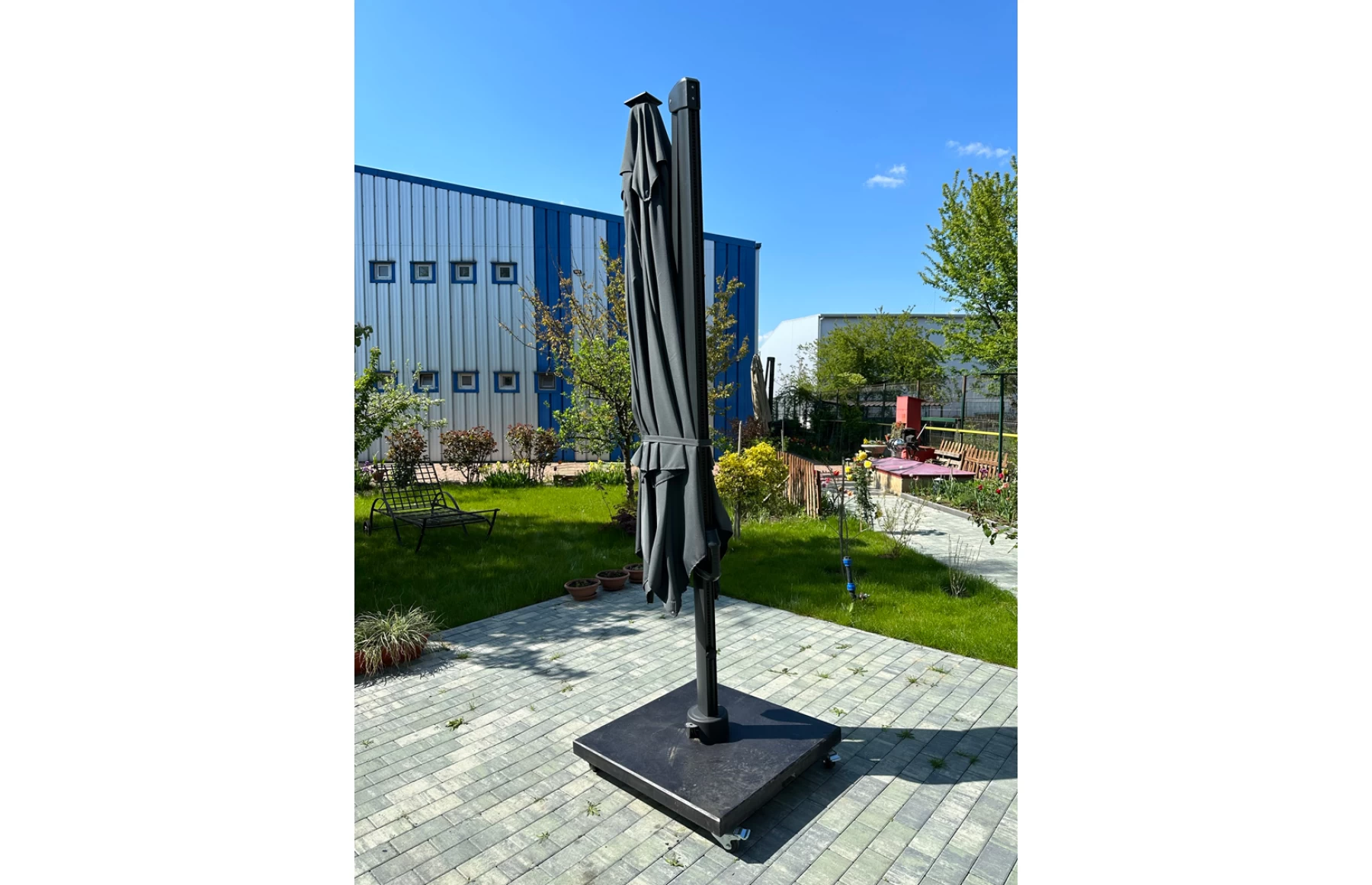 Umbrela de soare 3x3m pentru terasa si gradina, aluminiu, pliabila,cu iluminare LED, culoare gri antracit, include suport de plastic